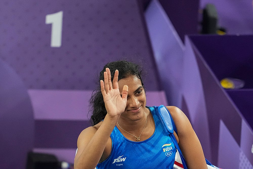 | Photo: PTI/Ravi Choudhary : PV Sindhu acknowledges fans